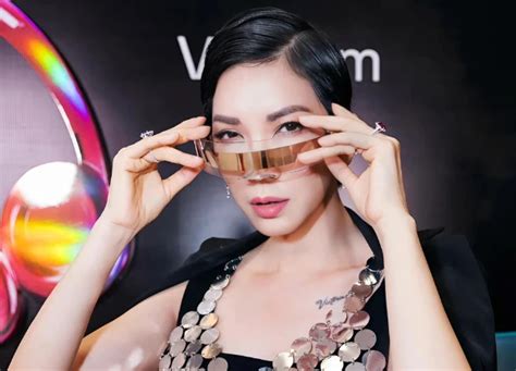 Xuân Lan’s Fashion Extravaganza:  A Dazzling Showcase of Vietnamese Couture and Unexpected Controversy! 